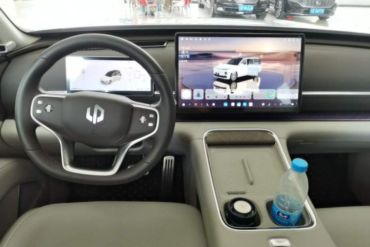 Used Leapmotor D19 2026 Pure Electric 720 Smart Luxury Edition Six-Seat Center Console