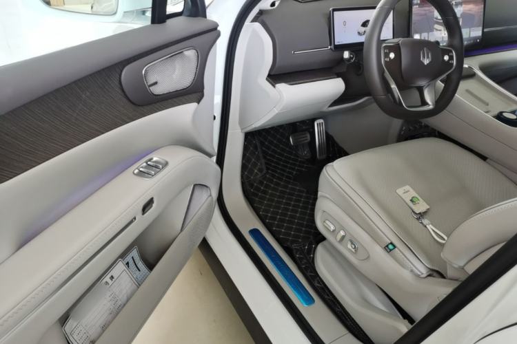 Used Leapmotor D19 2026 Pure Electric 720 Smart Luxury Edition Six-Seat Driver Seat