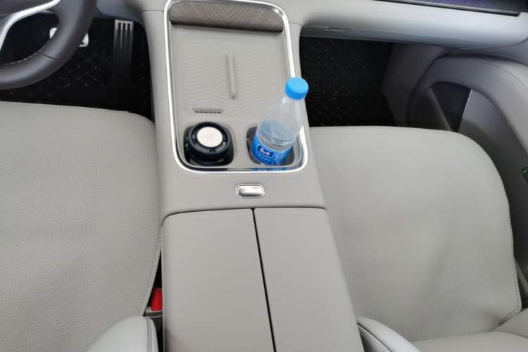 Used Leapmotor D19 2026 Pure Electric 720 Smart Luxury Edition Six-Seat Gear Lever