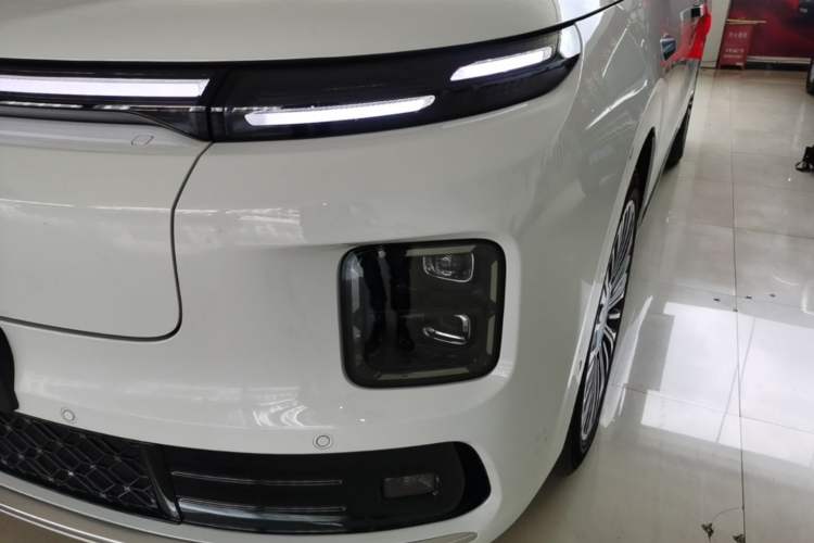 Used Leapmotor D19 2026 Pure Electric 720 Smart Luxury Edition Six-Seat Left Front Headlight