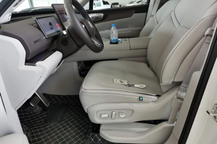 Used Leapmotor D19 2026 Pure Electric 720 Smart Luxury Edition Six-Seat Left Front Seat