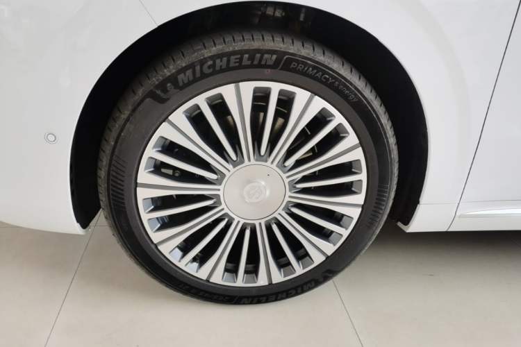Used Leapmotor D19 2026 Pure Electric 720 Smart Luxury Edition Six-Seat Left Front Wheel Hub
