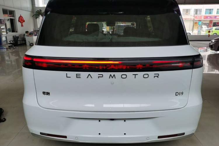 Used Leapmotor D19 2026 Pure Electric 720 Smart Luxury Edition Six-Seat Rear