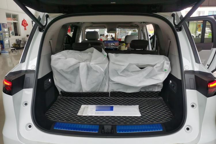 Used Leapmotor D19 2026 Pure Electric 720 Smart Luxury Edition Six-Seat Trunk