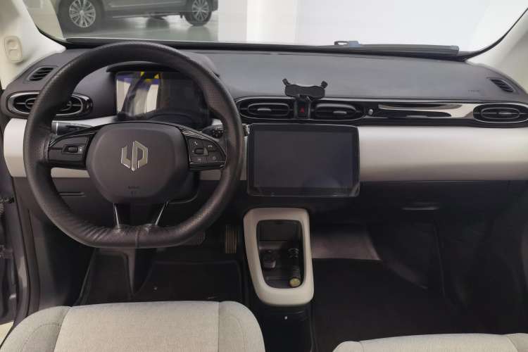 Used Leapmotor T03 2022 Crystal Edition Center Console