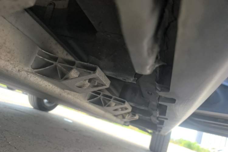 Used Leapmotor T03 2020 400 Lite Edition Right Side Sill