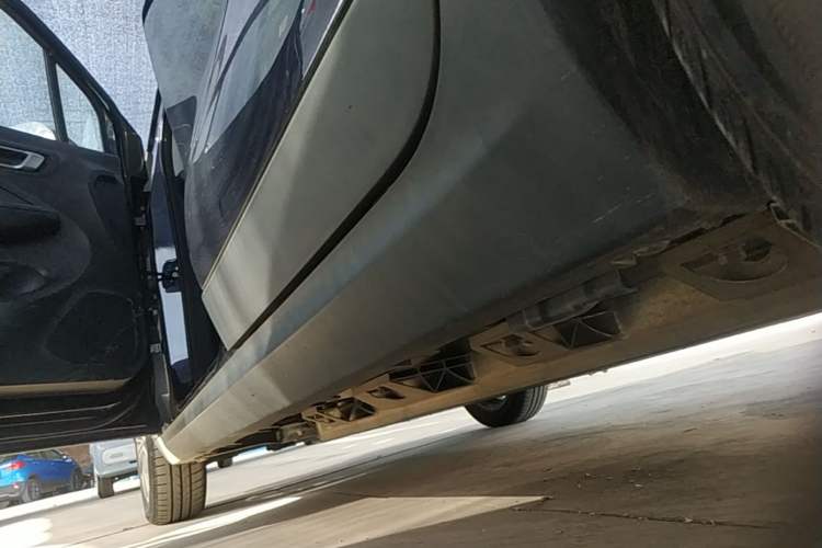 Used Leapmotor T03 2020 400 Luxury Edition Left Side Sill