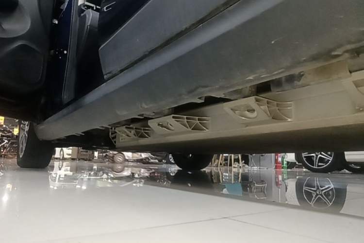 Used Leapmotor T03 2020 400 Luxury Edition Left Side Sill