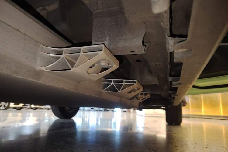 Used Leapmotor T03 2020 400 Luxury Edition Right Side Sill