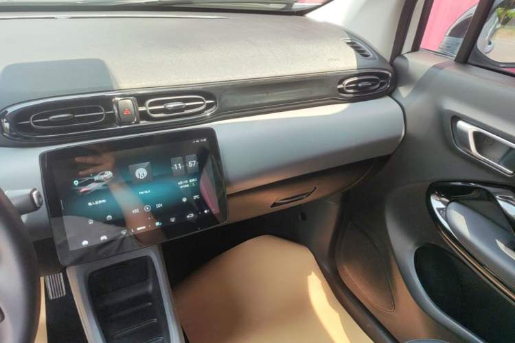 Used Leapmotor T03 2020 400 Luxury Edition Audio And AC Panel