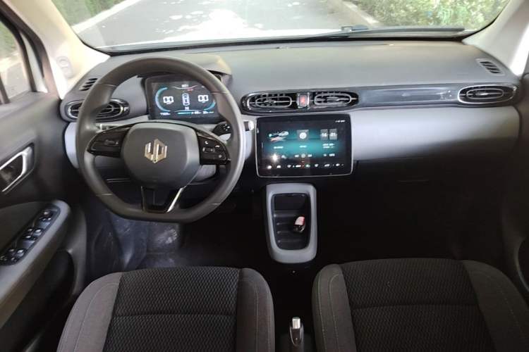 Used Leapmotor T03 2020 400 Lite Edition Center Console