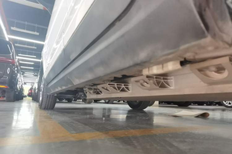 Used Leapmotor T03 2020 400 Lite Edition Left Side Sill