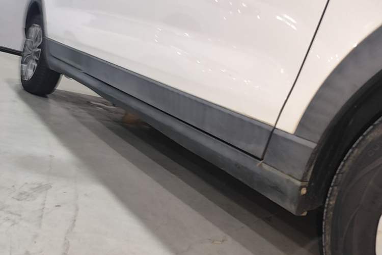 Used Leapmotor T03 2020 400 Lite Edition Right Side Sill