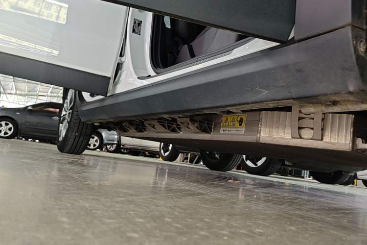 Used Leapmotor T03 2020 400 Lite Edition Right Side Sill