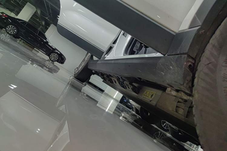 Used Leapmotor T03 2020 400 Lite Edition Right Side Sill