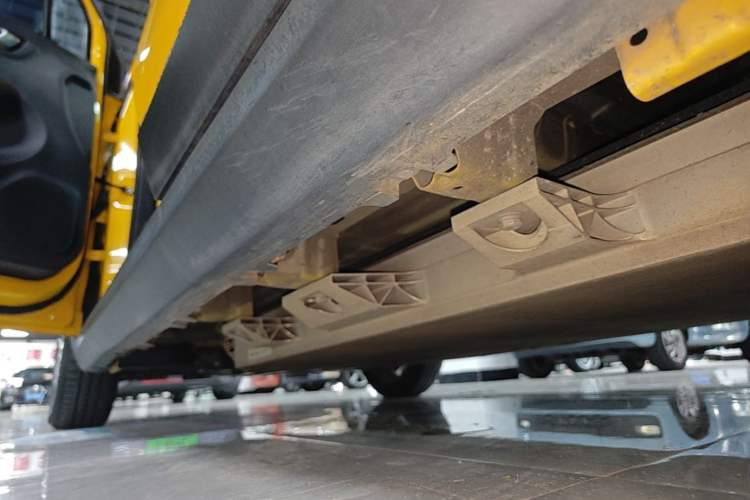 Used Leapmotor T03 2020 400 Luxury Edition Left Side Sill
