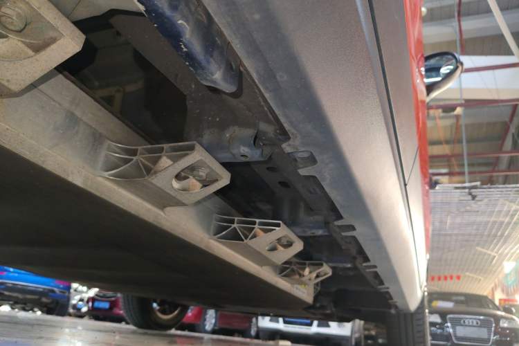 Used Leapmotor T03 2020 400 Luxury Edition Right Side Sill