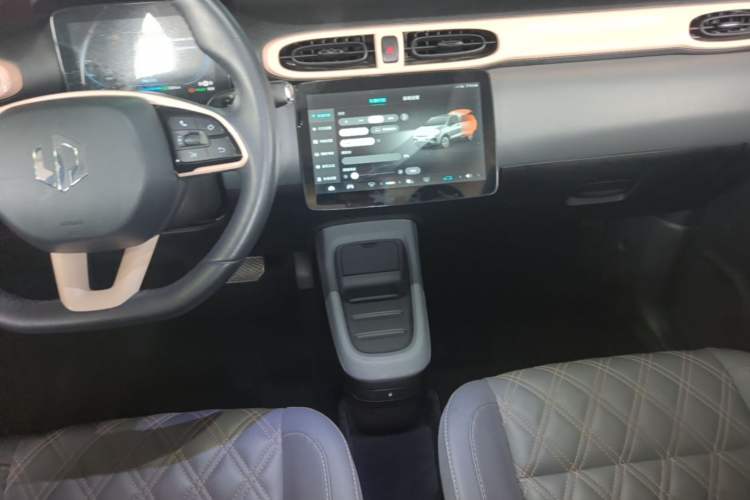 Used Leapmotor T03 2021 400 Luxury Pro Edition Audio And AC Panel