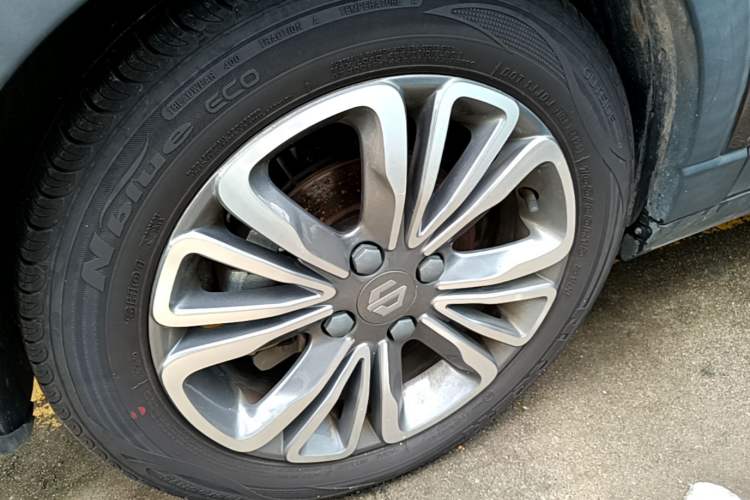 Used Leapmotor T03 2021 400 Lite Edition - Lithium-Ion Battery Left Front Wheel Hub