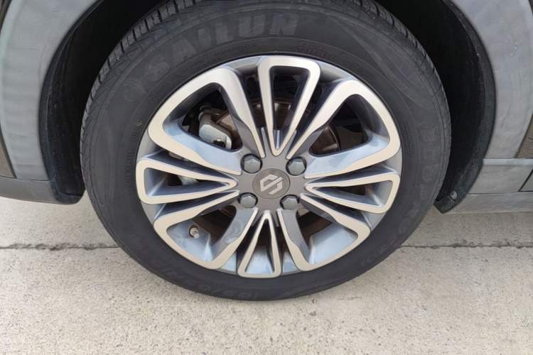 Used Leapmotor T03 2021 400 Luxury Edition Left Front Wheel Hub