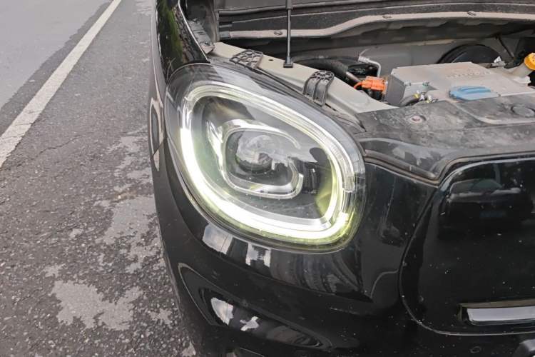 Used Leapmotor T03 2021 400 Lite Edition - Lithium-Ion Battery Right Front Headlight