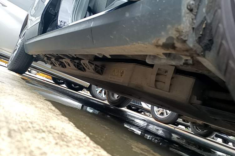 Used Leapmotor T03 2021 400 Lite Edition - Lithium-Ion Battery Right Side Sill