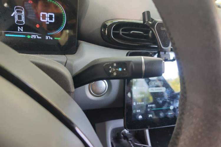 Used Leapmotor T03 2021 400 Lite Edition - Lithium-Ion Battery Gear Lever