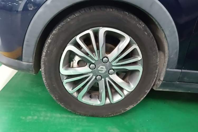 Used Leapmotor T03 2021 400 Luxury Edition Left Front Wheel Hub
