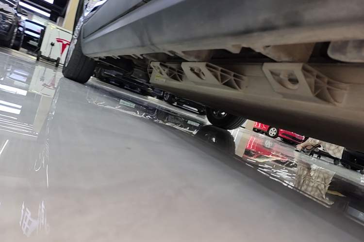 Used Leapmotor T03 2021 400 Lite Edition - Lithium-Ion Battery Left Side Sill