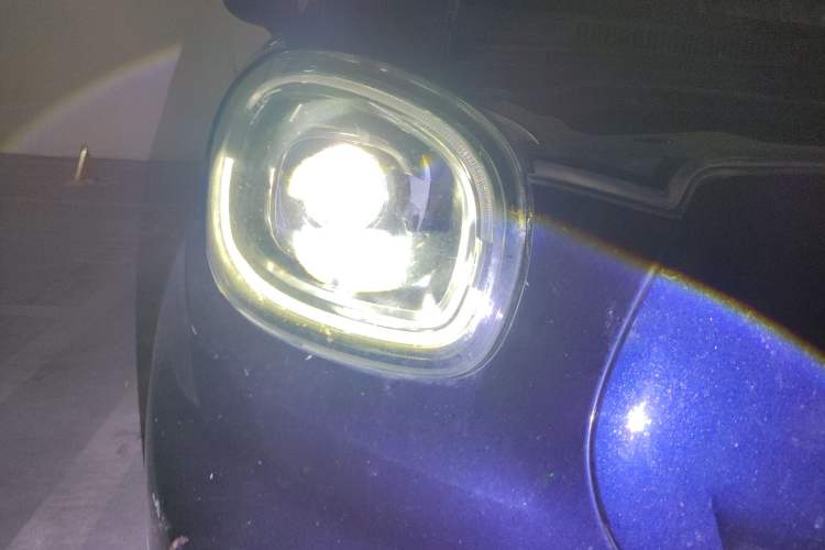 Used Leapmotor T03 2021 400 Lite Edition - Lithium-Ion Battery Right Front Headlight