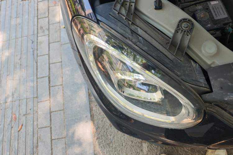 Used Leapmotor T03 2021 400 Lite Edition - Lithium-Ion Battery Right Front Headlight