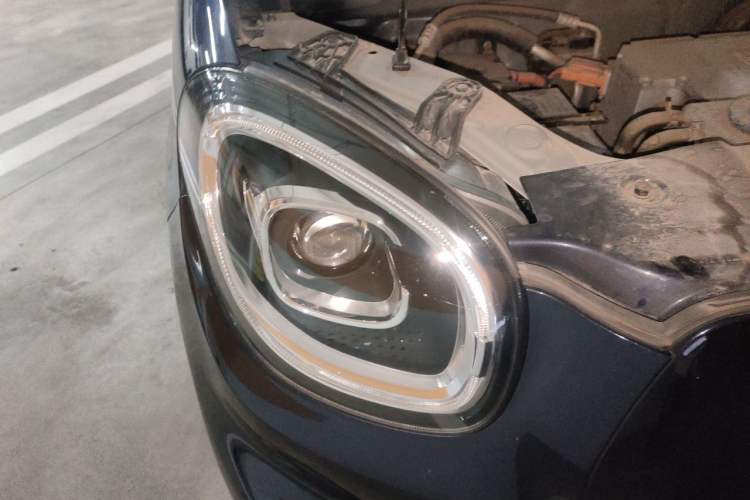 Used Leapmotor T03 2021 400 Lite Edition - Lithium-Ion Battery Right Front Headlight