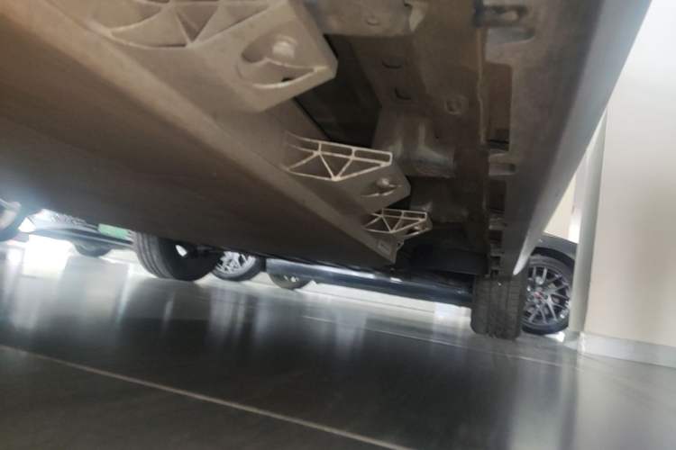 Used Leapmotor T03 2021 400 Lite Edition - Lithium-Ion Battery Right Side Sill