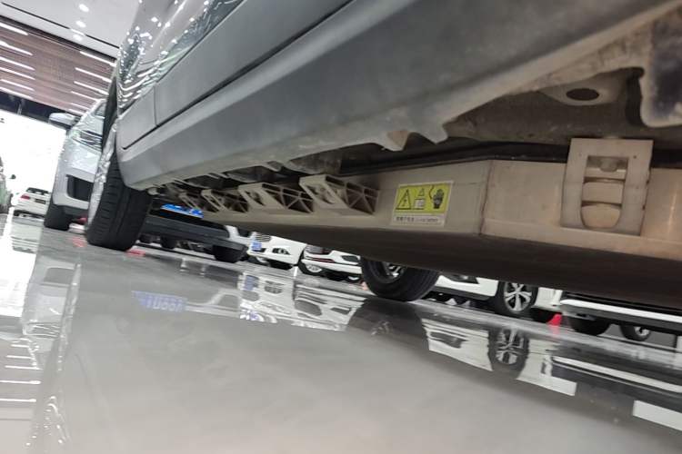 Used Leapmotor T03 2021 400 Lite Edition - Lithium-Ion Battery Right Side Sill