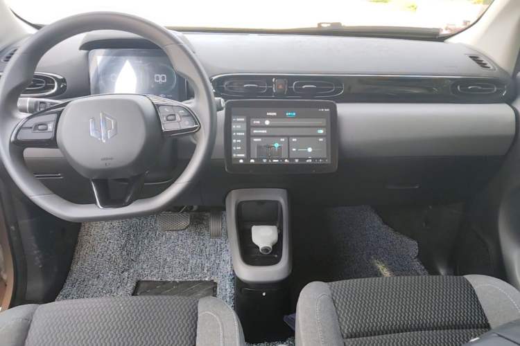 Used Leapmotor T03 2021 400 Lite Edition - Lithium-Ion Battery Center Console