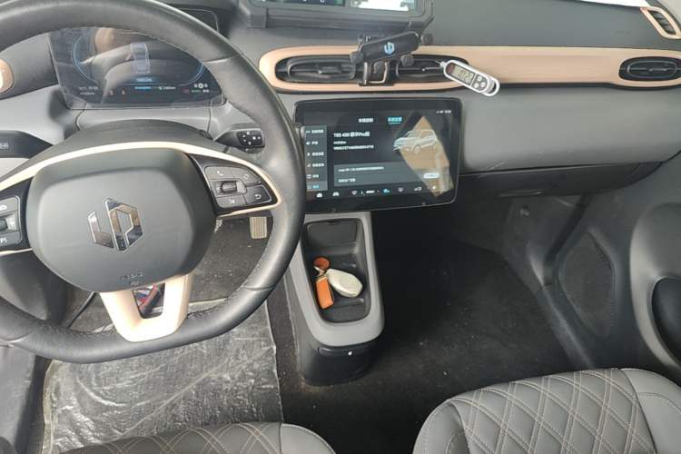 Used Leapmotor T03 2021 400 Luxury Pro Edition Center Console
