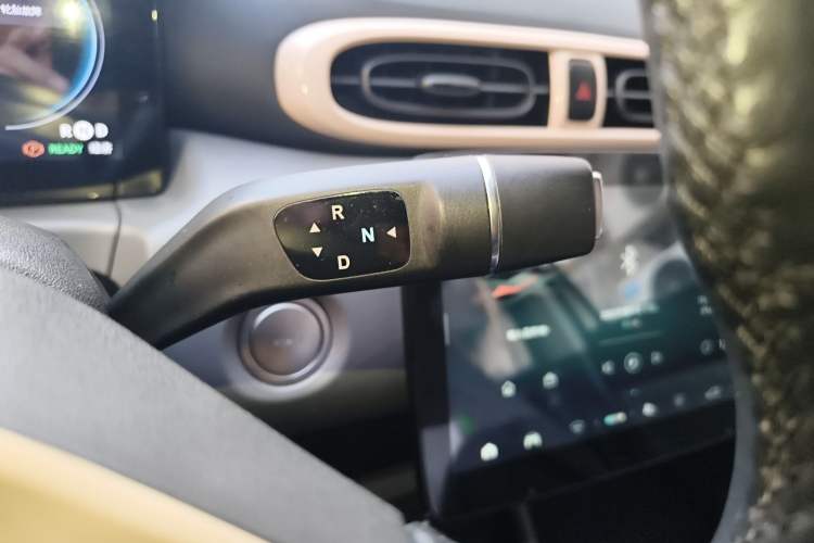 Used Leapmotor T03 2021 400 Luxury Edition Gear Lever