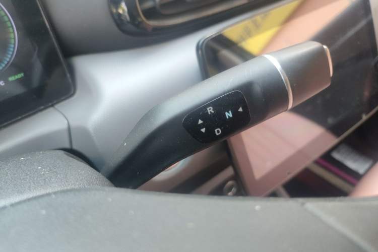 Used Leapmotor T03 2021 400 Lite Edition - Lithium-Ion Battery Gear Lever