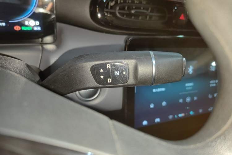 Used Leapmotor T03 2021 400 Comfort Edition Gear Lever