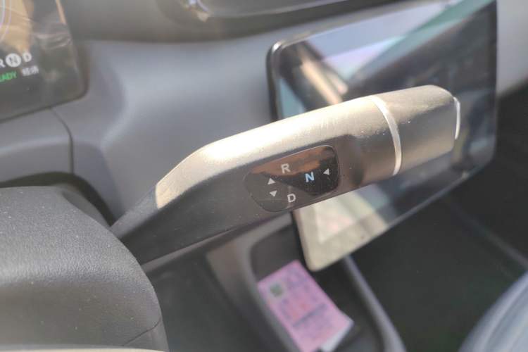 Used Leapmotor T03 2021 400 Luxury Edition Gear Lever