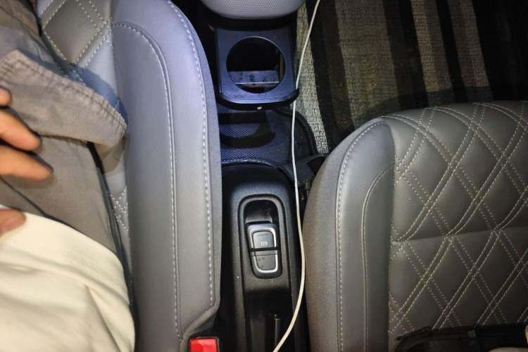 Used Leapmotor T03 2021 400 Luxury Edition Gear Lever