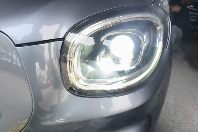Used Leapmotor T03 2021 400 Lite Edition - Lithium-Ion Battery Left Front Headlight