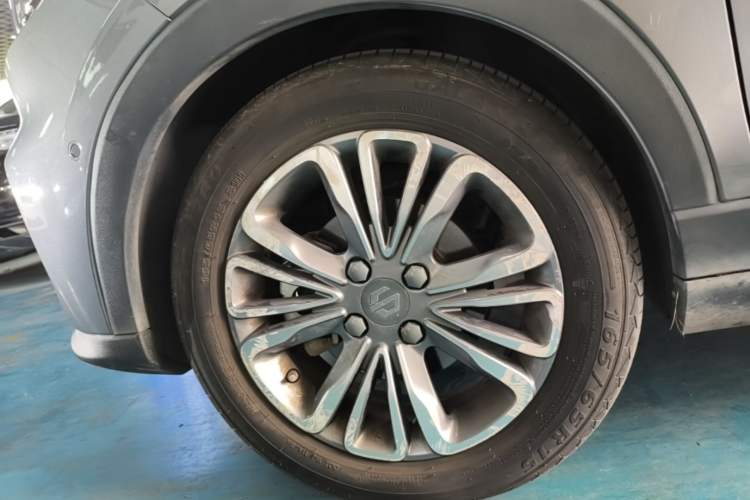 Used Leapmotor T03 2021 400 Luxury Pro Edition Left Front Wheel Hub