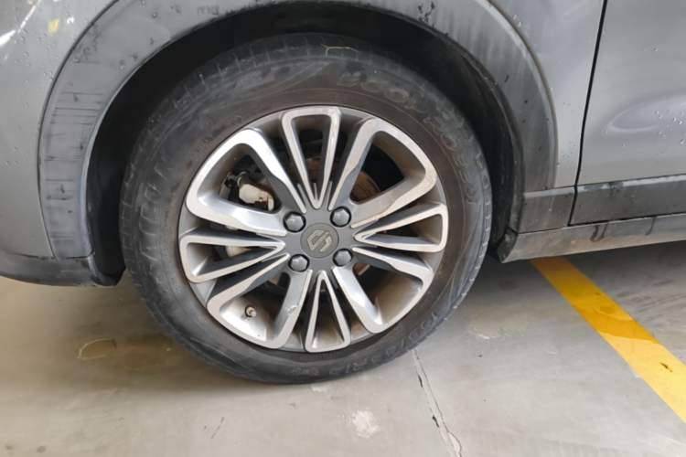 Used Leapmotor T03 2021 400 Lite Edition Lithium Iron Phosphate Left Front Wheel Hub
