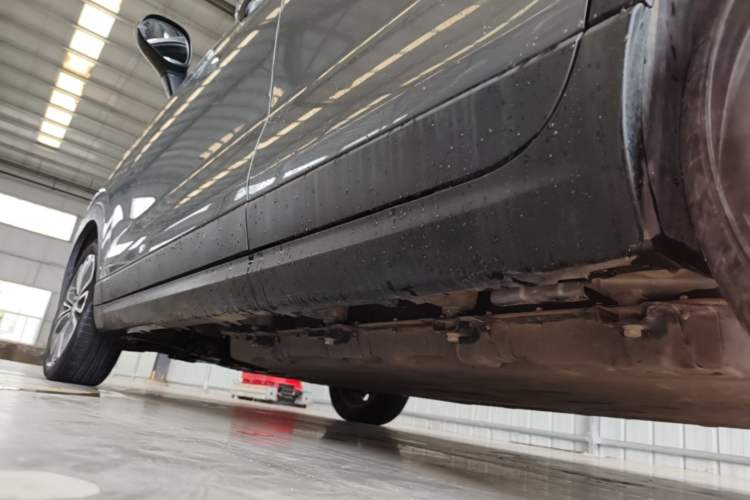 Used Leapmotor T03 2021 400 Lite Edition Lithium Iron Phosphate Left Side Sill