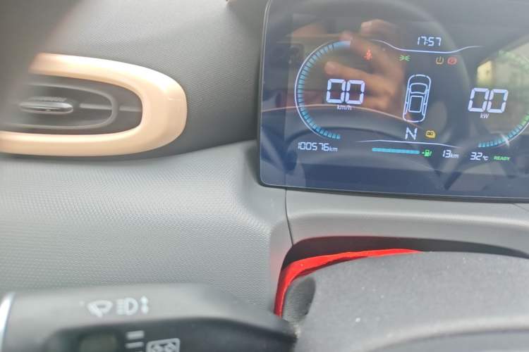 Used Leapmotor T03 2021 400 Lite Edition Lithium Iron Phosphate Odometer Close Up