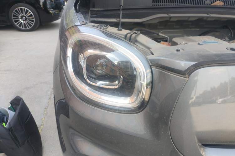 Used Leapmotor T03 2021 400 Lite Edition - Lithium-Ion Battery Right Front Headlight