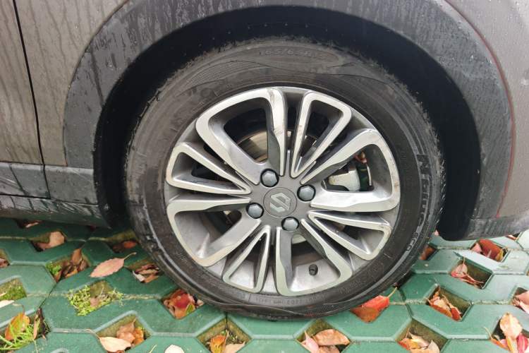 Used Leapmotor T03 2021 400 Luxury Edition Right Front Wheel Hub
