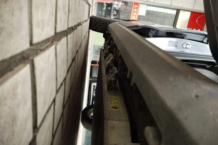 Used Leapmotor T03 2021 400 Lite Edition - Lithium-Ion Battery Right Side Sill
