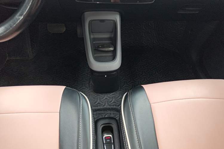 Used Leapmotor T03 2021 400 Luxury Edition Gear Lever